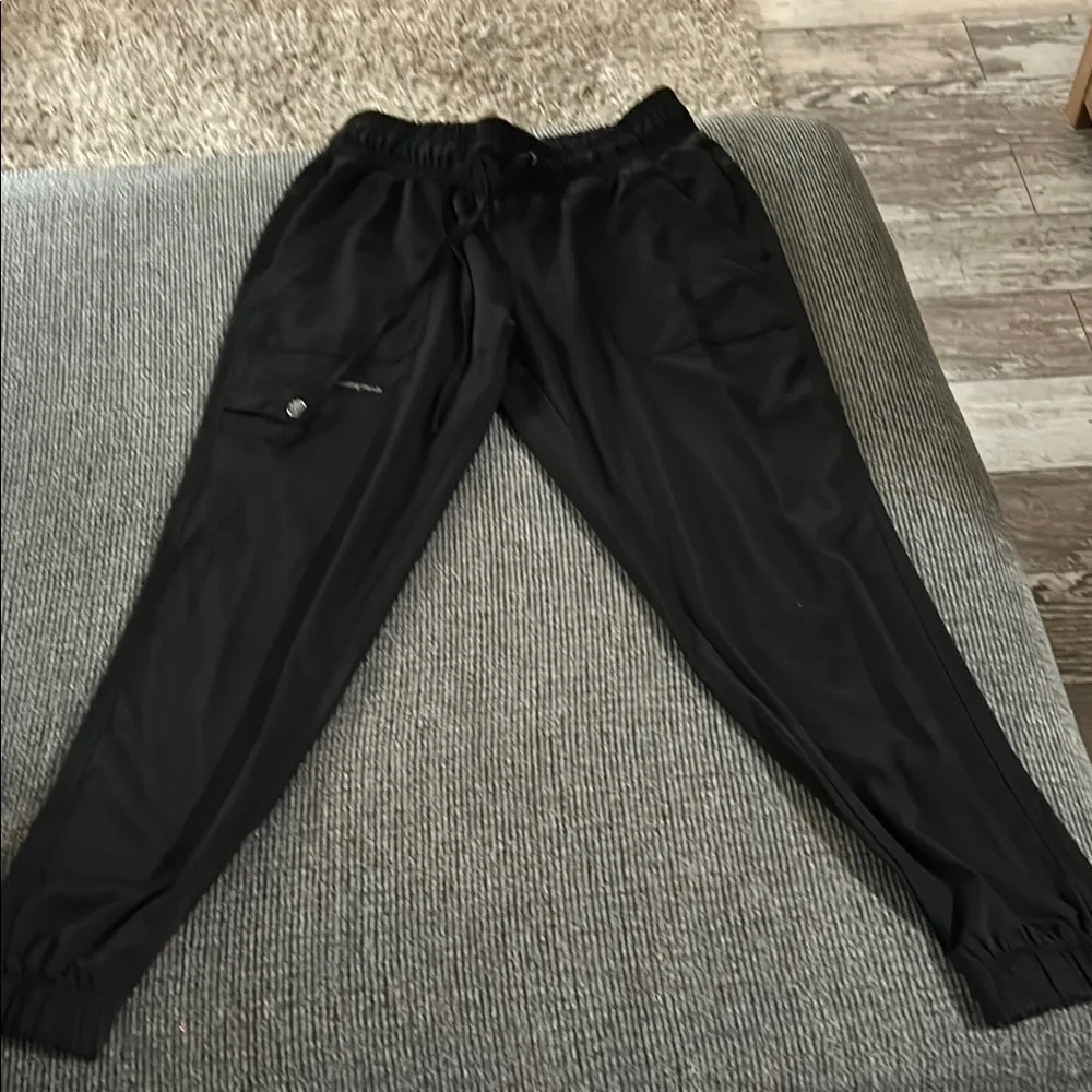 Healing Hands Black Scrub Set - Picture 2 of 10